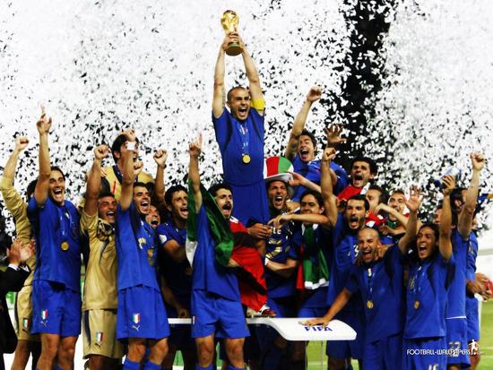 意大利06世界杯领奖台成垃圾 断裂成几块被丢