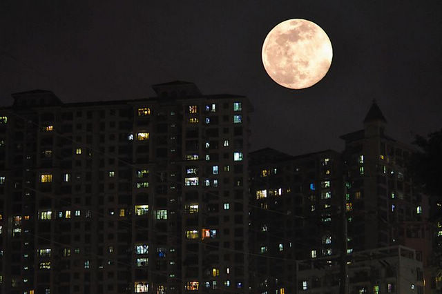 晚上月亮的照片图片
