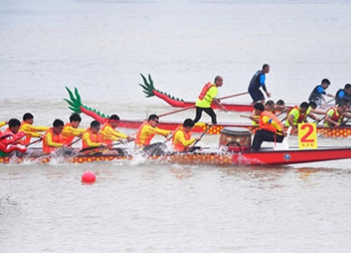 2024年中国—东盟国际龙舟公开赛在广西藤县举行